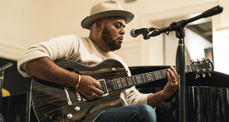 Israel Houghton